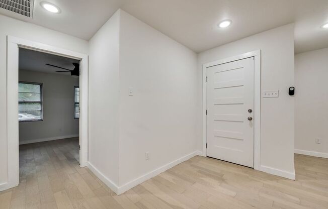 Beautifully Renovated 2 Bed 2 Bath 1/2 Duplex - Glendale Addition Beauty!!! MUST SEE!!!