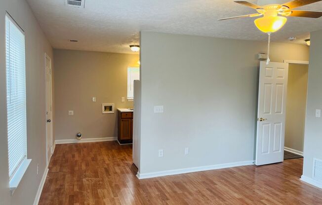 2 beds, 1 bath, $1,050