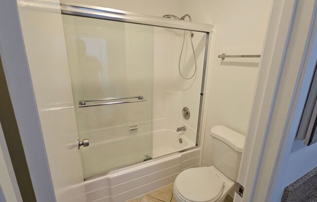 EASTER WAY - UTC 3 BR TOWNHOME CONVENIENTLY LOCATED ON UCSD BUS LINE!
