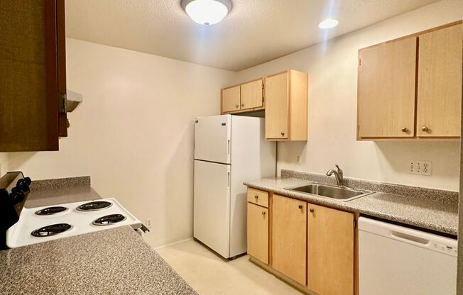 2 beds, 2 baths, 1,000 sqft, $1,595