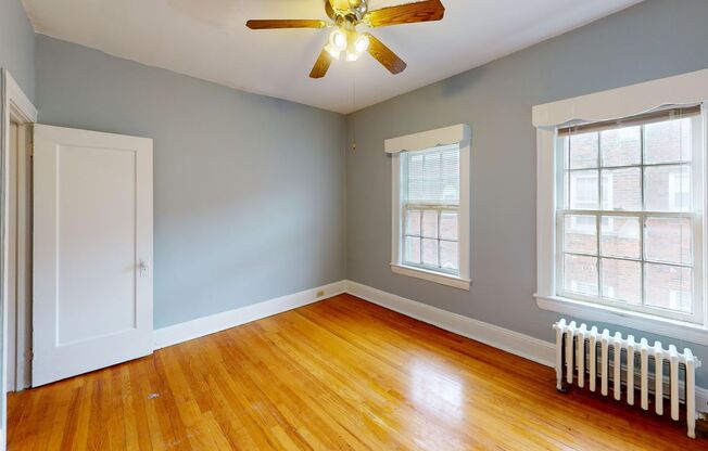 3 beds, 1 bath, 1,260 sqft, $1,275