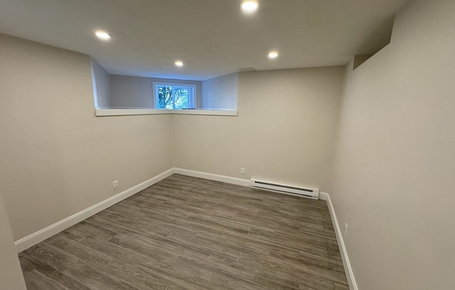 1 bed, 1 bath, 600 sqft, $2,100, Unit 4