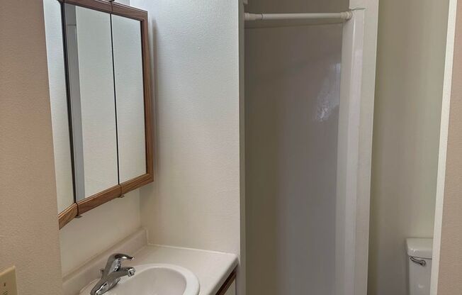 2 beds, 2 baths, $1,075, Unit 1704-307