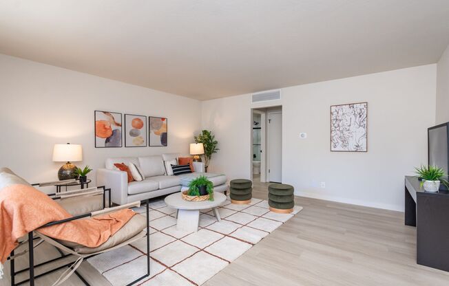 1 bed, 1 bath, 734 sqft, $1,575, Unit 5