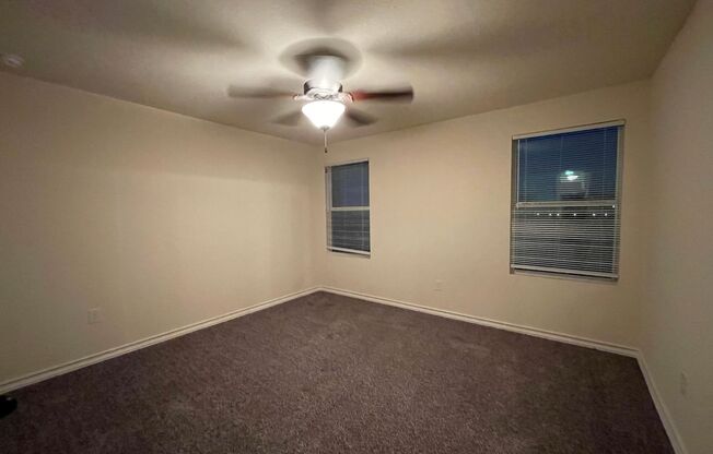 3 beds, 2.5 baths, $1,400, Unit 3