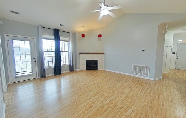 1324 Kershaw Loop 208