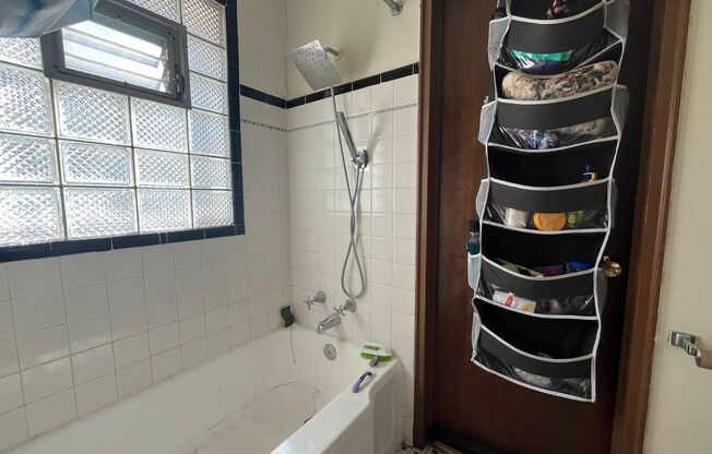 2 beds, 1 bath, $1,295, Unit 2