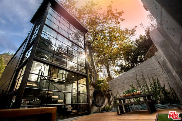 1307 N BEVERLY GLN BLVD