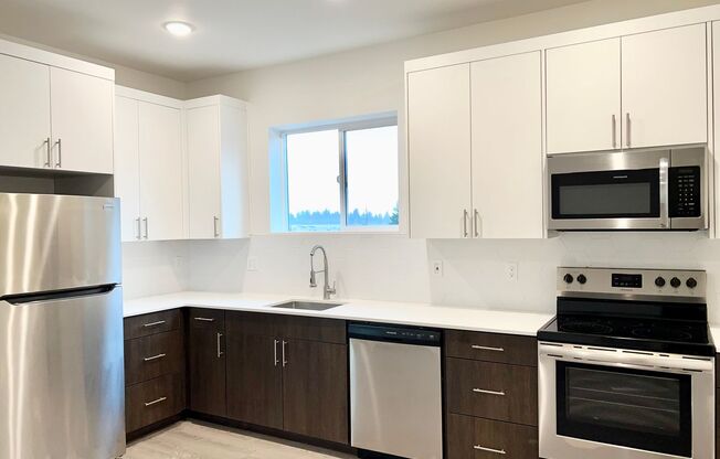 2 WEEKS FREE RENT! Brand New Modern Units in N. Tabor Neighborhood