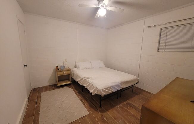 2 beds, 1 bath, 706 sqft, $1,000