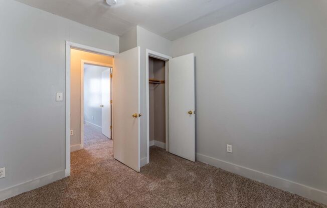 3 beds, 1 bath, $1,255, Unit 1300