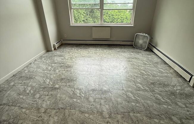 2 beds, 1 bath, 800 sqft, $1,300, Unit 423