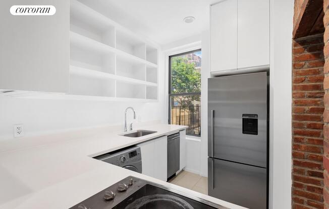 300 W 17 ST