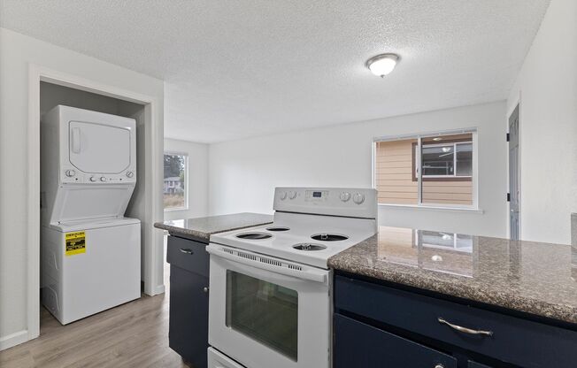 2 beds, 1 bath, 682 sqft, $1,300, Unit 51