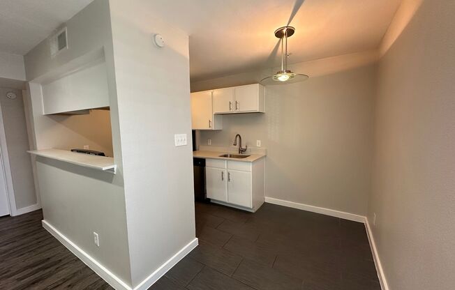 2 beds, 1 bath, 667 sqft, $995, Unit Unit 303