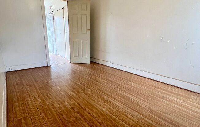 2 beds, 1 bath, $1,050