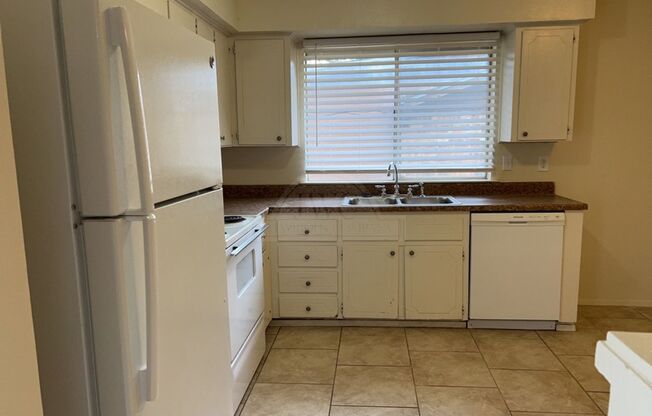 2 beds, 1.5 baths, $925, Unit 205 Mockingbird Unit B