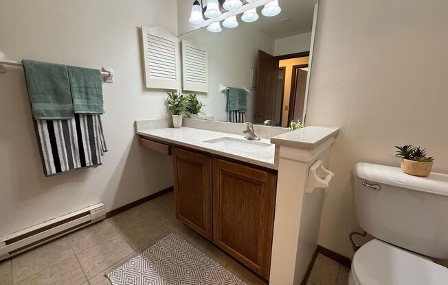 2 beds, 1 bath, 965 sqft, $1,595, Unit 7749CA