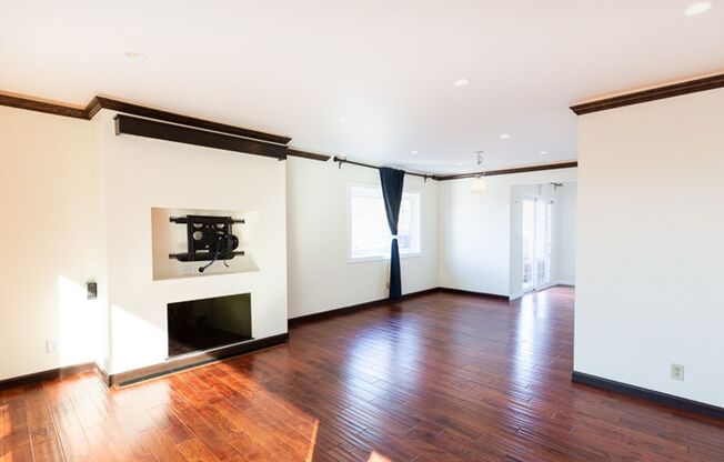 Beautiful Four bedroom, Two bathroom house in lower Kensington hills