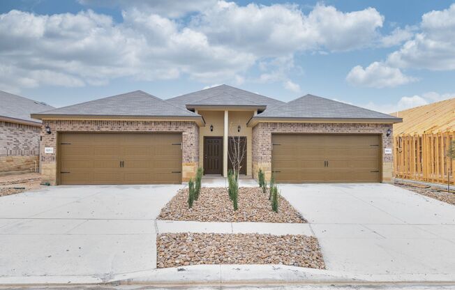 GORGEOUS 3 BEDROOM DUPLEX LOCATED IN CONVERSE, TX!