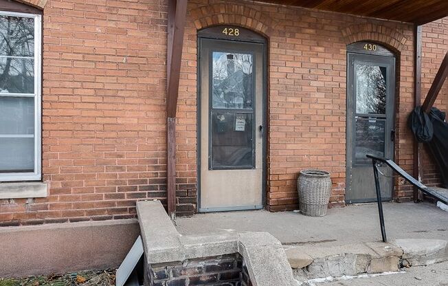 1 bed, 1 bath, 700 sqft, $1,250, Unit 6
