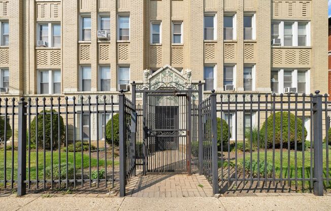 Studio, 1 bath, 450 sqft, $1,595, Unit 206