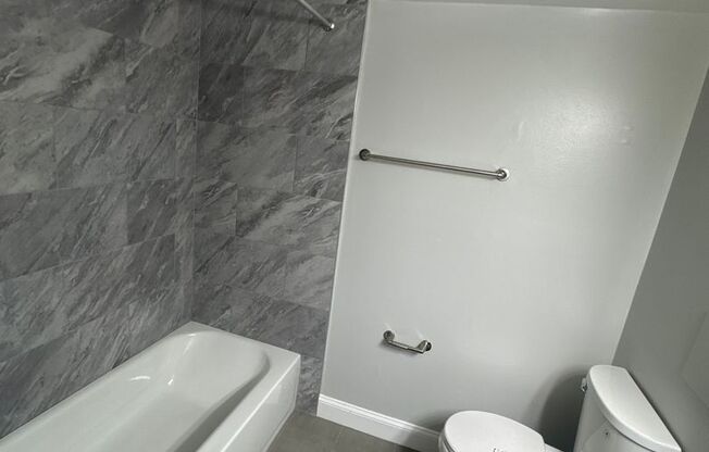 3 beds, 2 baths, 1,300 sqft, $2,400, Unit 3335 #102