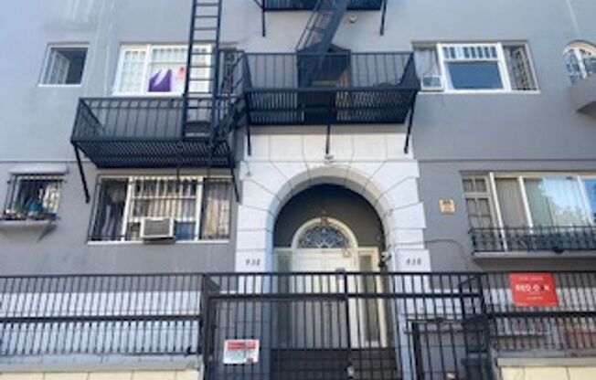 Union Apts...Remodeled Studio..New Laminate Floors...1 MONTH FREE!