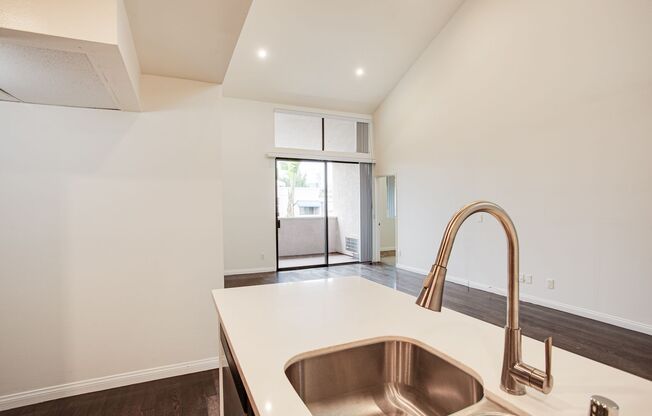 2 beds, 2 baths, 979 sqft, $4,000, Unit 301