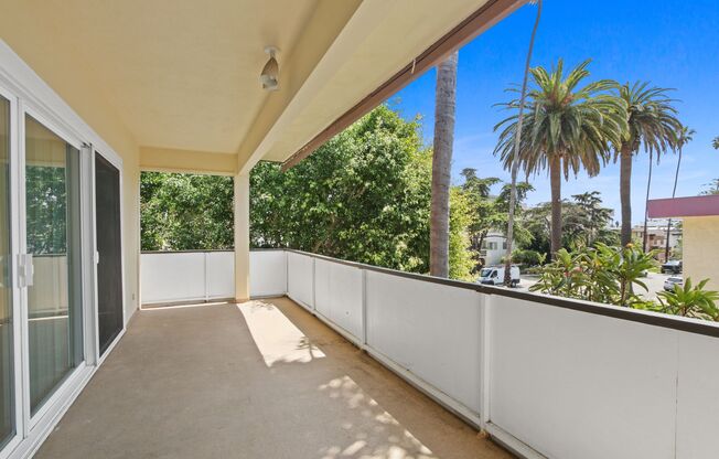 1002 12th St in Santa Monica - North of Wilshire Blvd!