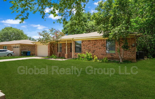 203 PECAN ST