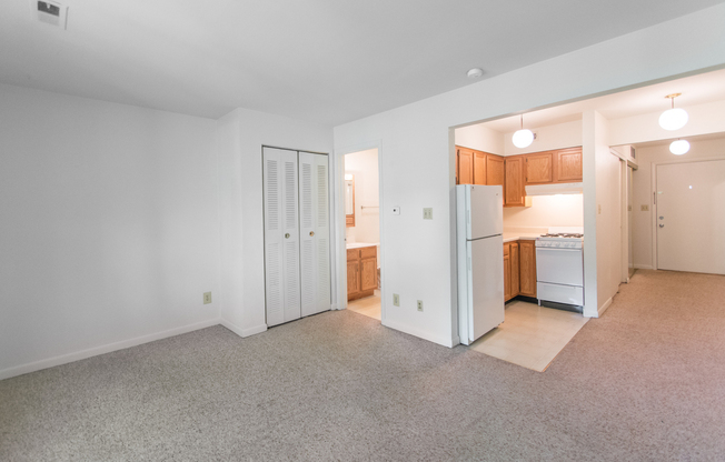 Studio, 1 bath, 305 sqft, $934, Unit 08