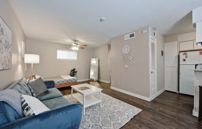 Studio, 1 bath, 400 sqft, $1,075