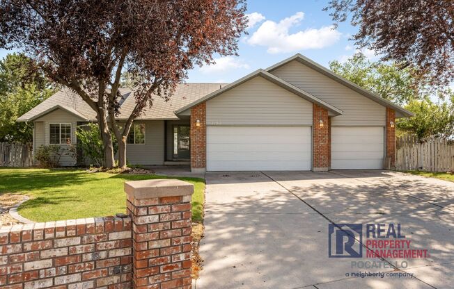Beautiful 4 bed 2 1/2 bath - 3 car garage