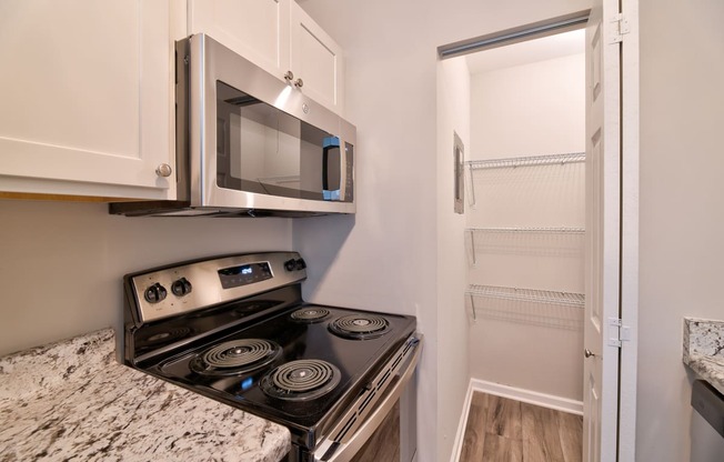 Electric Range In Kitchen at Glen Hills Apartments, Glendale, WI