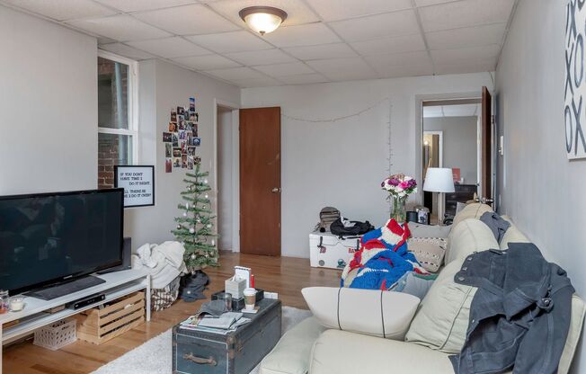 1324 E Carson Street