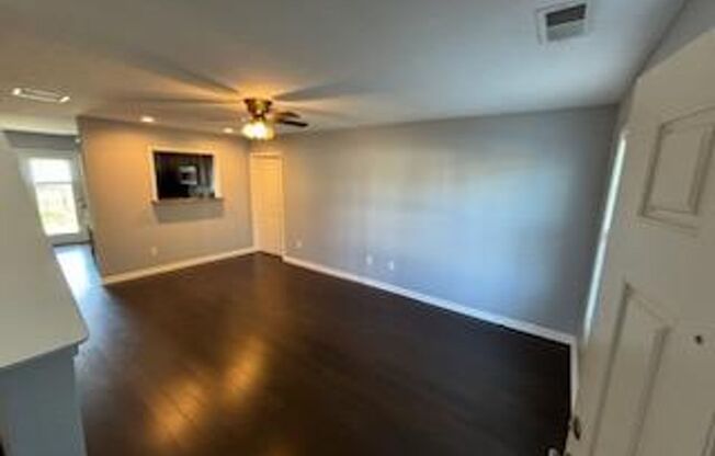 3 beds, 2.5 baths, $1,499, Unit 1077-F Two Mile Rd.