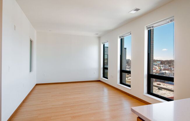 1 bed, 1 bath, 713 sqft, $1,550, Unit B518