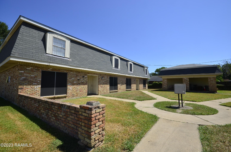 2610 NE EVANGELINE TRWY