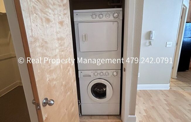 1 bed, 1 bath, $800, Unit APT #14