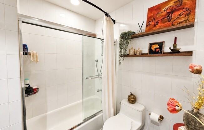 1 bed, 1 bath, 761 sqft, $2,600, Unit 16B