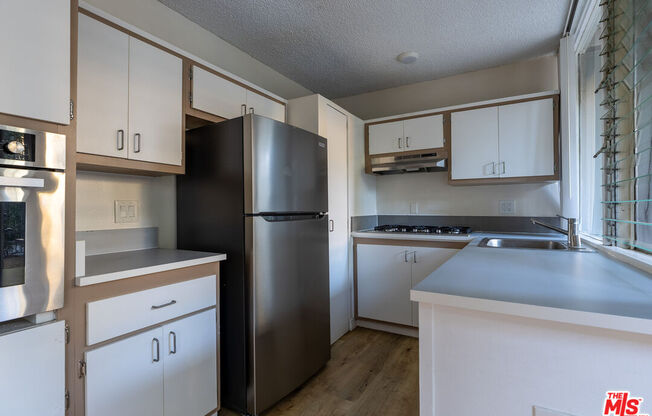 3 beds, 1 bath, 975 sqft, $3,350, Unit 17