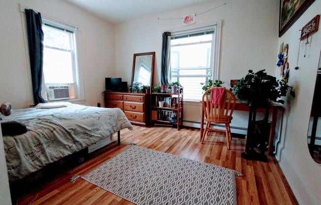 10 HARDWICK ST
