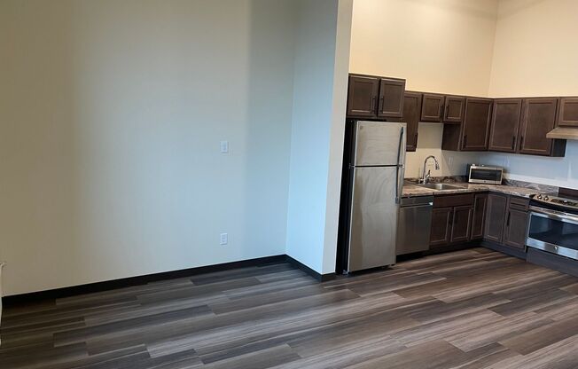 1 bed, 1 bath, 755 sqft, $985, Unit 207