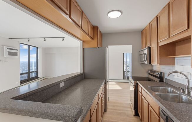 2 beds, 1.5 baths, 976 sqft, $3,045, Unit 18K