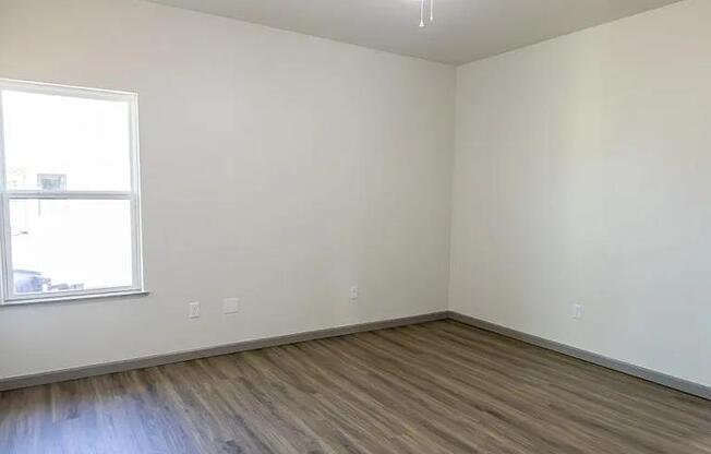 2 EMERALD CT