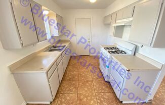 2 beds, 1 bath, 864 sqft, $1,295, Unit A