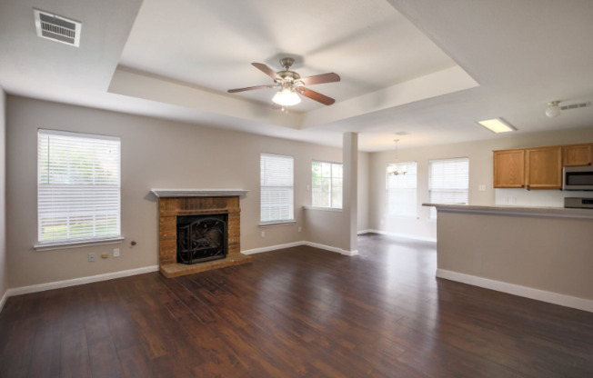 1806 OAKMONT LN