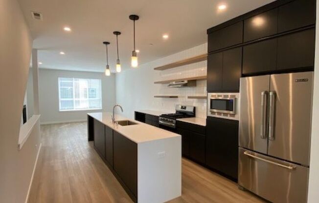3Bd/3Ba Monroe Townhouse