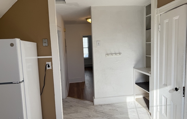 3 beds, 1 bath, 800 sqft, $1,900, Unit 3